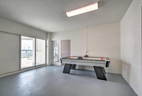 Indian Rocks Home With Game Room, Walk To Beach!