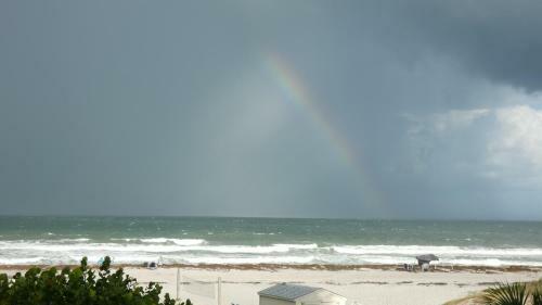 Cocoa Beach Ocean Landing Resort? Ocean Front Apartment
