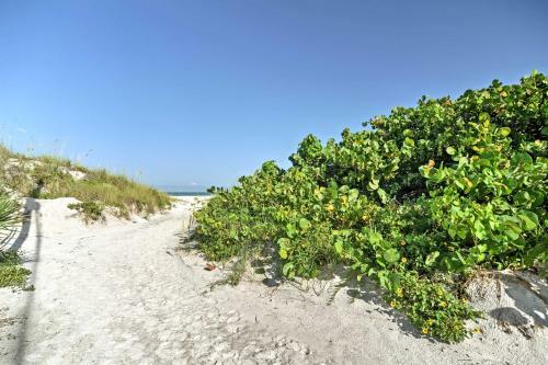 Driftwood Beach Cottage - Walk To Clearwater Bch