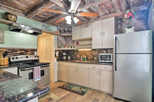 Driftwood Beach Cottage - Walk To Clearwater Bch