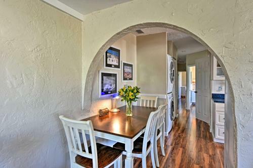 Cozy Cocoa Beach Bungalow - Walk To Beach And Pier!