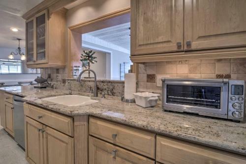 Pet-friendly Home With Pool - Walk To Cocoa Beach!