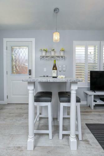 Island Vibes III - Weekly Vacation Rental Cottage