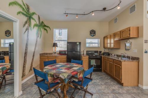 Gulf Sunset Oasis - Beach Front Apts