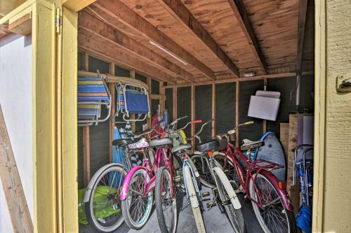 Sunshine State Escape With Bikes, Walk To Beach