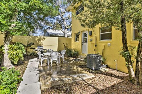 Sunshine State Escape With Bikes, Walk To Beach