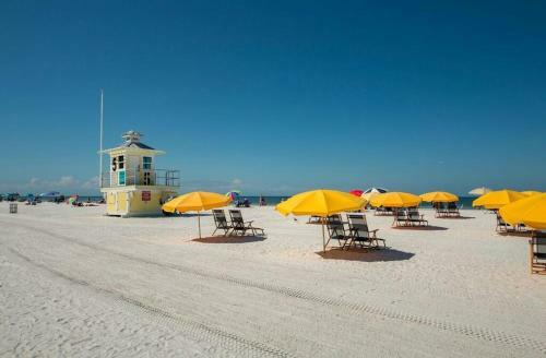 Beachcomber Beach House - Weekly Rental Just Steps To White Sand Beach! Home