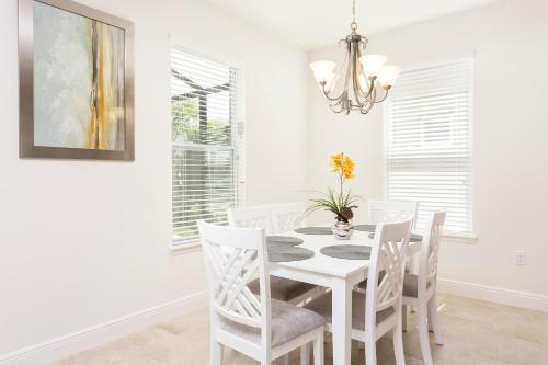 Beautiful Vacation Home With Private Pool And Garage St4328