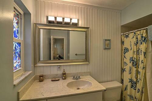 Waterfront Crystal River Hideaway With Private Dock!