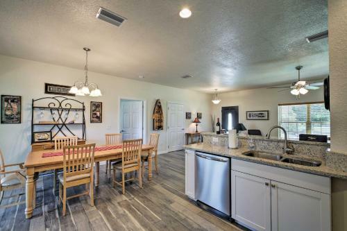 Spacious And Hip Crystal River Home With Dock And Kayaks!