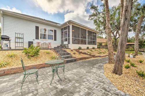 Spacious And Hip Crystal River Home With Dock And Kayaks!