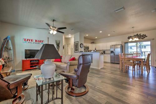 Spacious And Hip Crystal River Home With Dock And Kayaks!