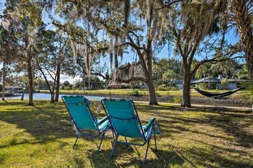 Updated Waterfront Crystal River Retreat With Dock!