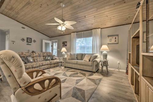 Crystal River Home With Dock, 1 Mile To Boat Launch