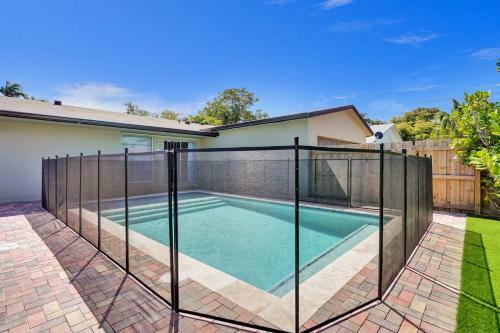Private Pool Beautiful Updated 4br Home 2bth