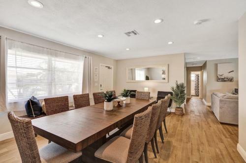 Private Pool Beautiful Updated 4br Home 2bth