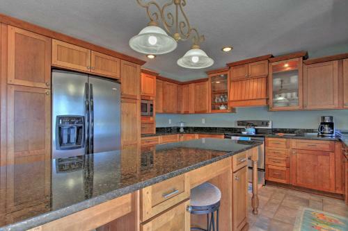 Waterfront House On Kings Bay With Dock And Lift!