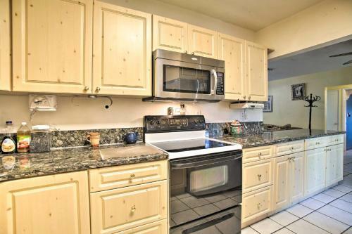 Coastal Escape With Pool - 4 Mi To Dania Beach!