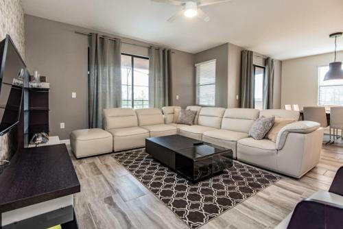 Six-bedroom Apartment 5476