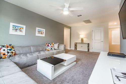 Six-bedroom Apartment 5476