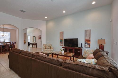 Solterra - 5 Bedrooms House W/pool-7029sr