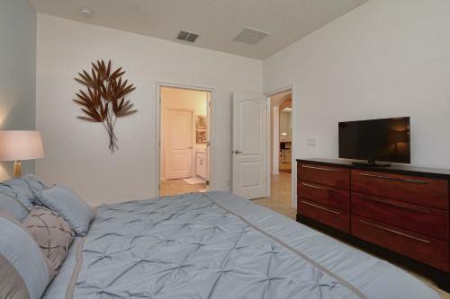 Solterra - 5 Bedrooms House W/pool-7029sr