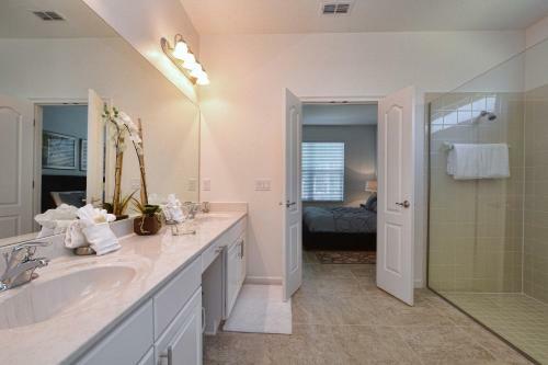 Solterra - 5 Bedrooms House W/pool-7029sr