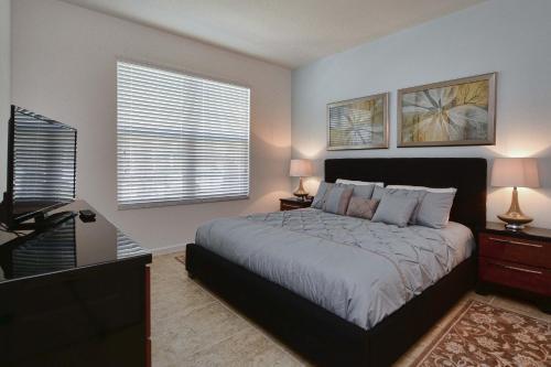 Solterra - 5 Bedrooms House W/pool-7029sr