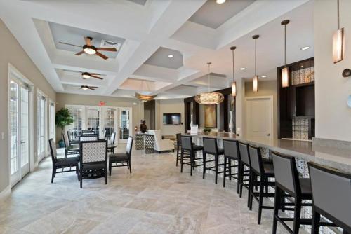 Spacious And Gorgeous Single Home With Game Room St5148