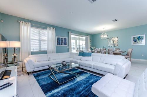 Eight-bedroom Villa 9076