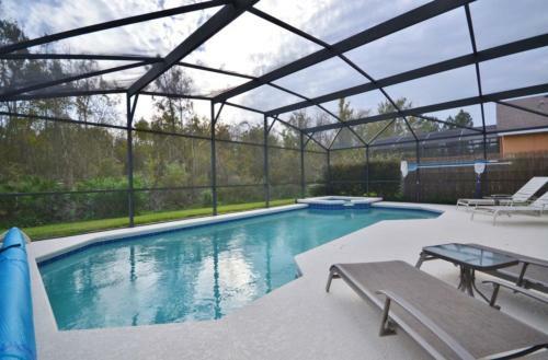 Extravaganza Pool Disney Cottage