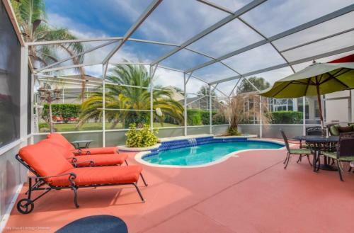 Beautiful Luau Pool Villa Next Disney World