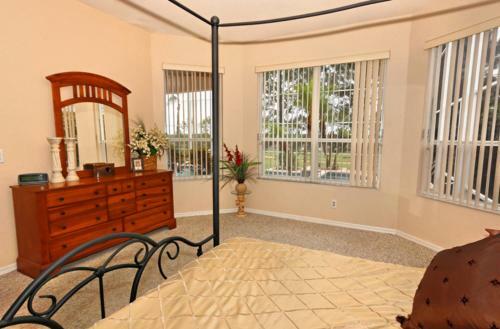 Beautiful Luau Pool Villa Next Disney World