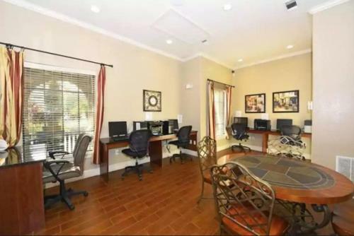 3 Bedroom 3 Bath Condo Close To The Attractions