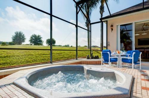 Beautiful Palace Large Pool Home With Golf Court View