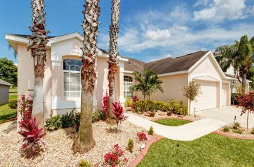 Beautiful Palace Large Pool Home With Golf Court View