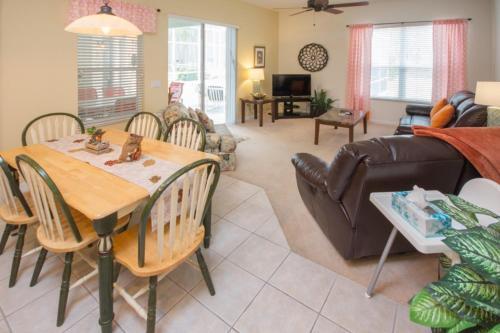 Lyn's Highlands Reserve Villa