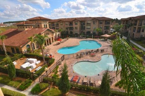 Ground Floor 4 Bedroom 3 Bath Condo Sleeps 10
