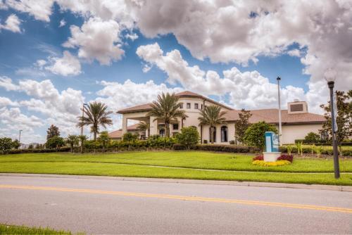 Villa 1612 Moon Valley Drive