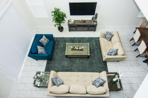Modern Vacation Single Home With Themed Bedrooms Cg1593