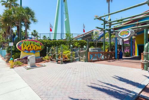Apartamento Blue Surf 404, 2 Bedrooms, Sleeps 6, Beach Front