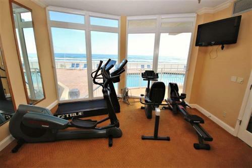 Apartamento Blue Surf 404, 2 Bedrooms, Sleeps 6, Beach Front