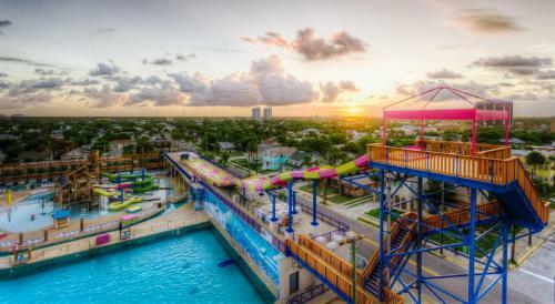 Hotel Pirates Cove Resort Studios!