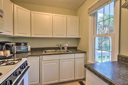 Cozy Coastal Escape With Yard, 1 Block To Beach