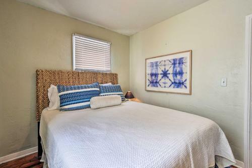 Cozy Coastal Escape With Yard, 1 Block To Beach