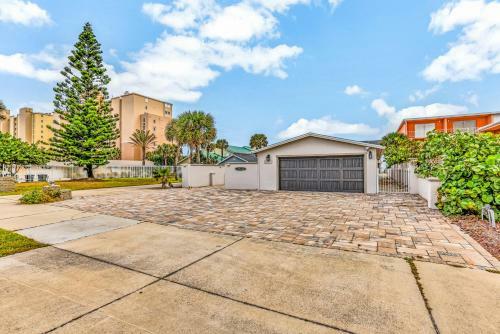 3843 S. Atlantic Ave - Beach Retreat