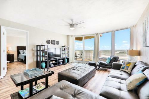 Shores Club - 302