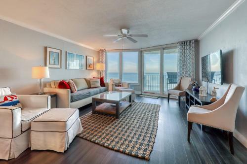 Shores Club - 305