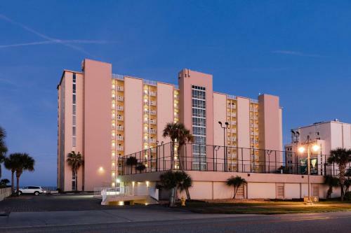 Shores Club - 305