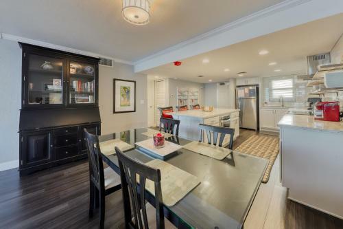 Shores Club - 305